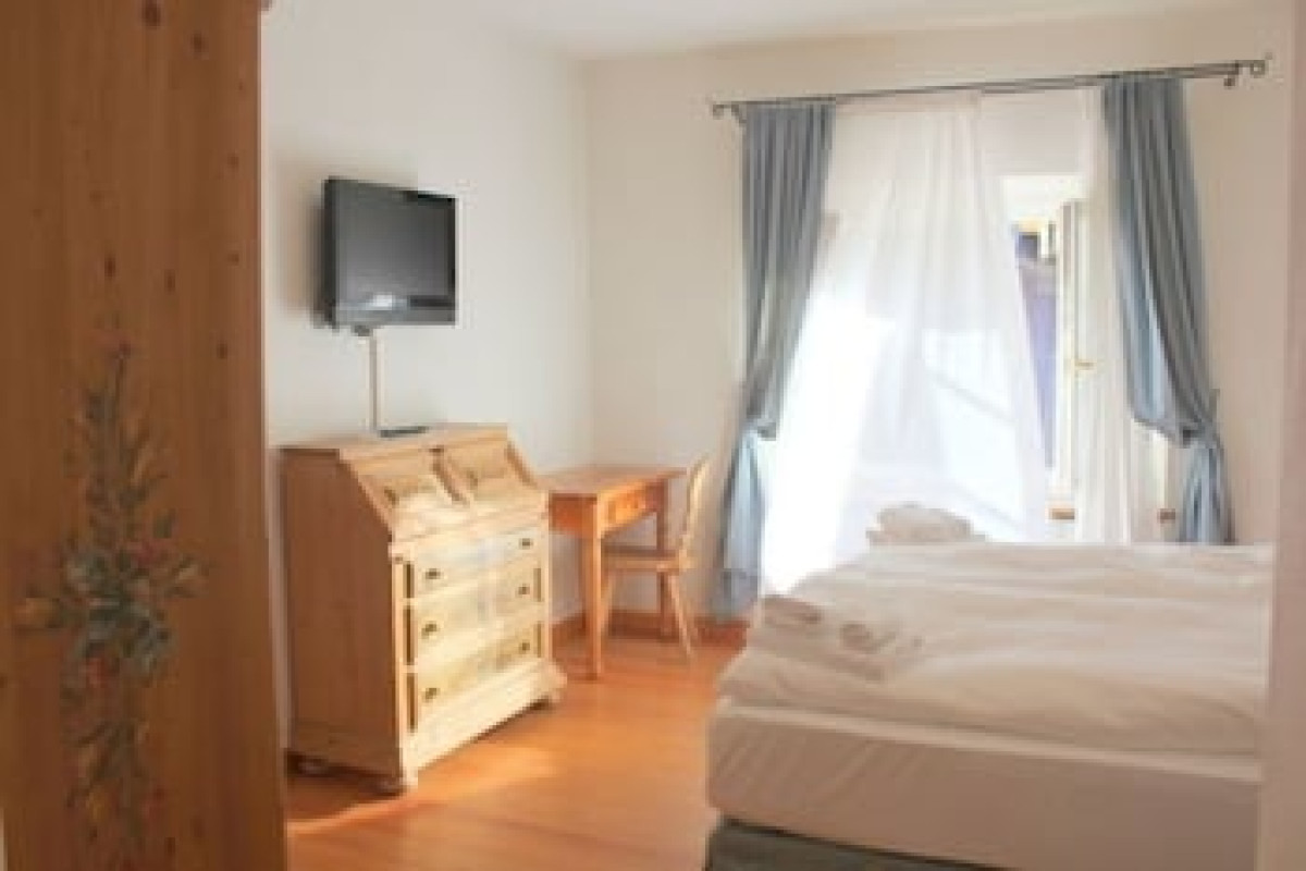 HOTEL ROYAL