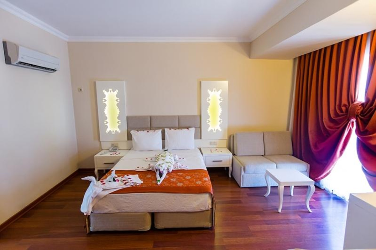 GRAND MIRAMOR HOTEL