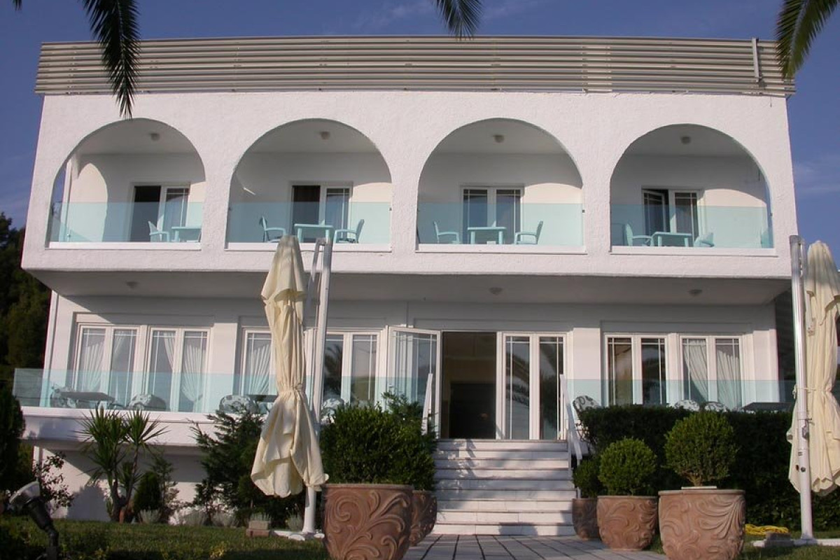 Iraklis Apartments  Keys