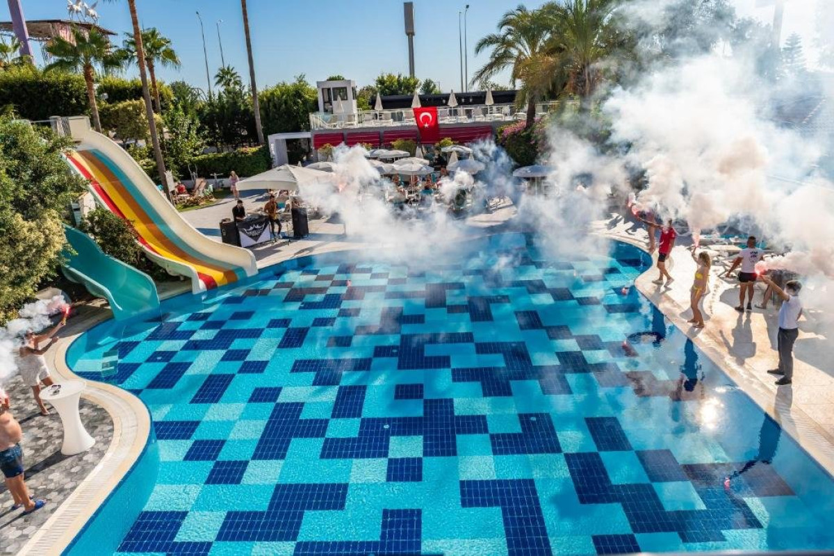 White City Beach Hotel