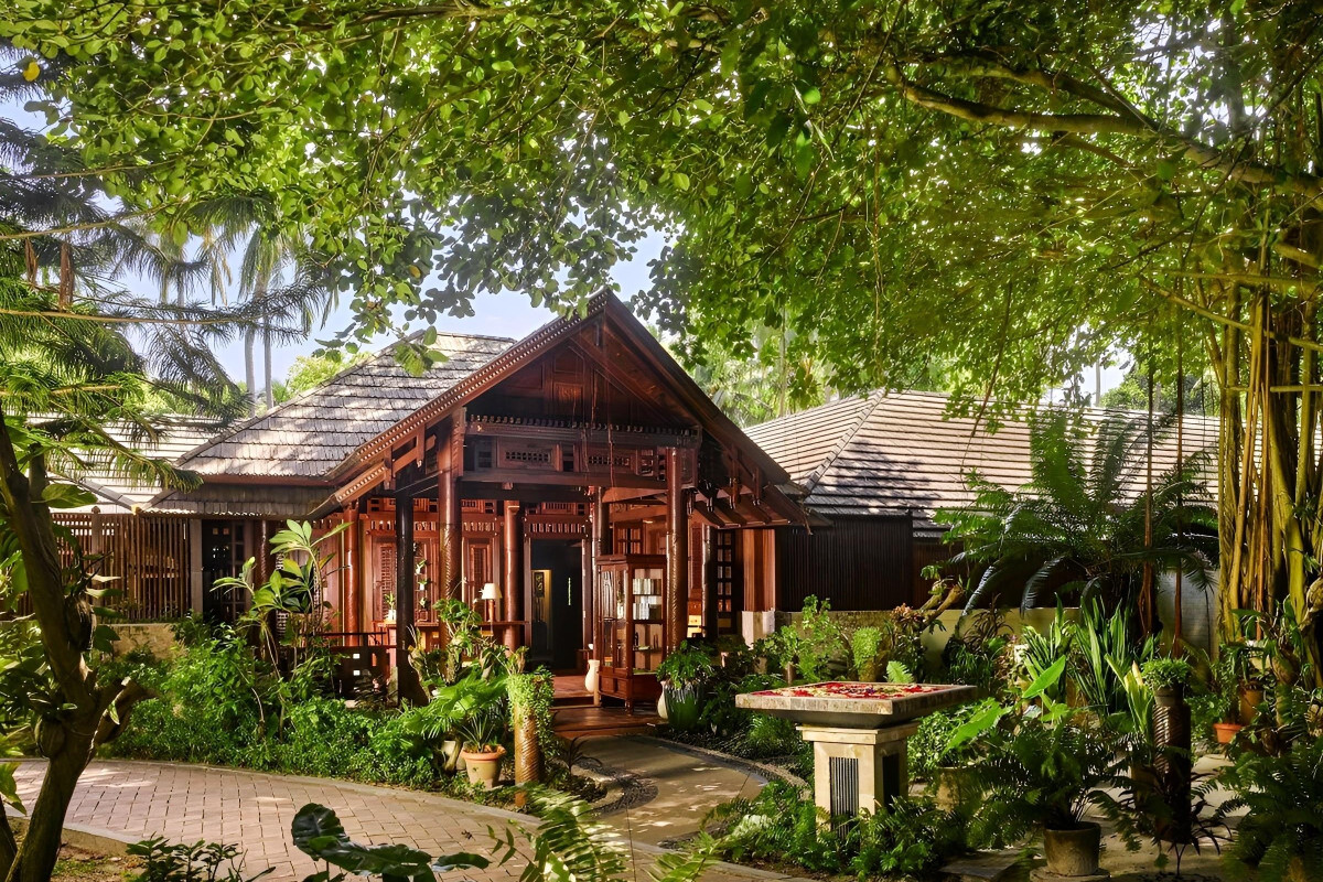 Royal Island Resort & Spa