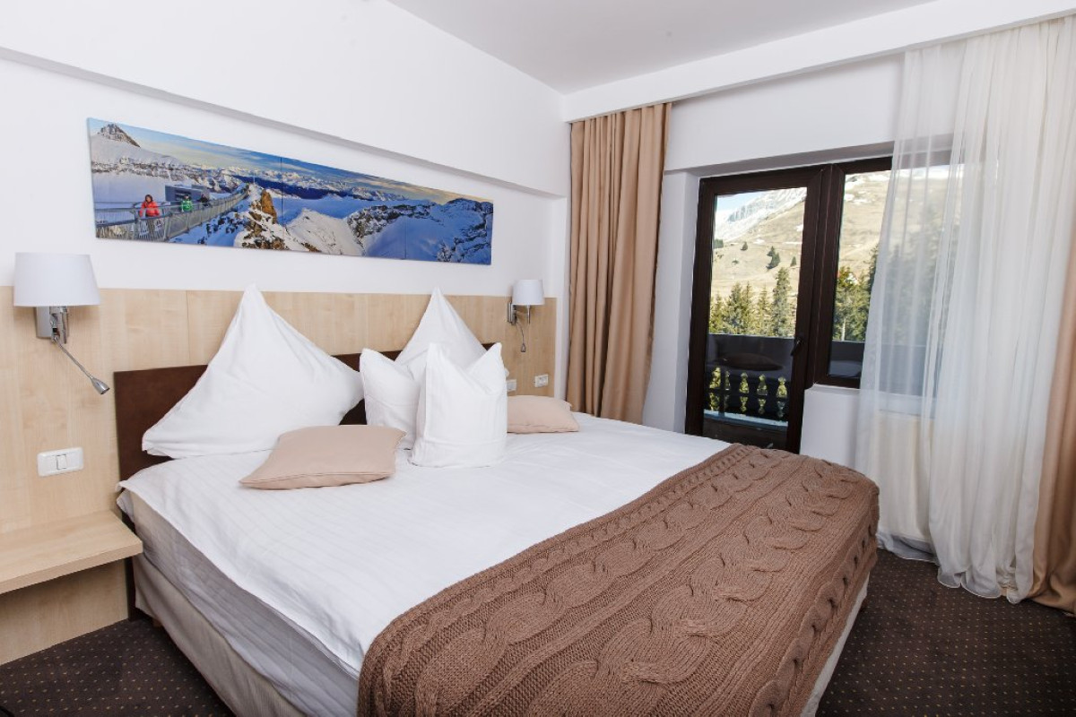 HOTEL PESTERA. - Moroeni - Parcul Natural Bucegi - Cota 1610