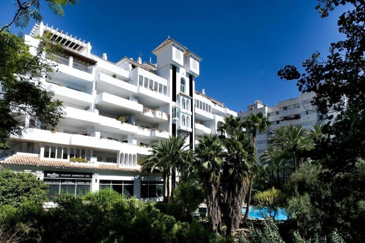 Monarque Sultan Aparthotel
