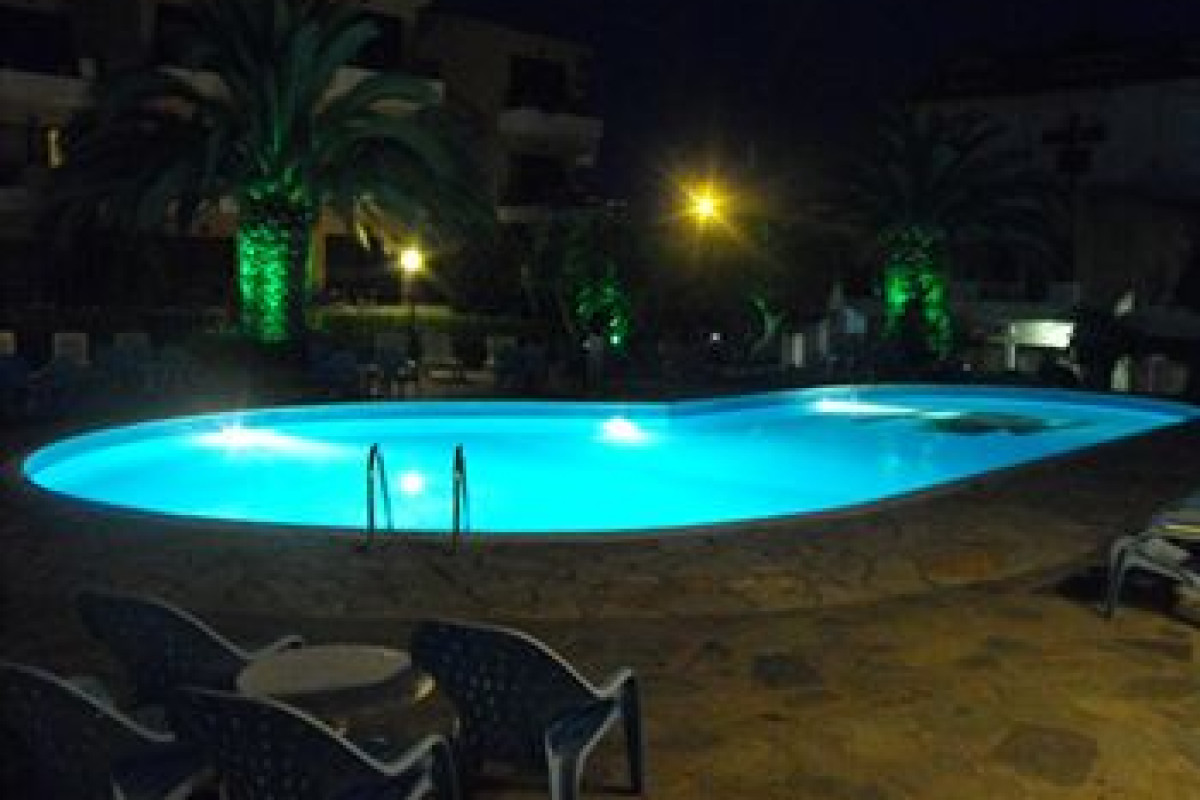 LE MIRAGE HOTEL