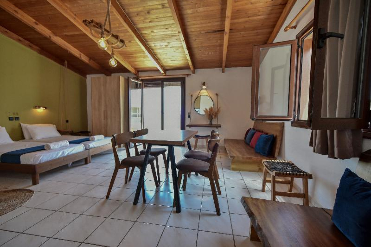 Iraklis Apartments
