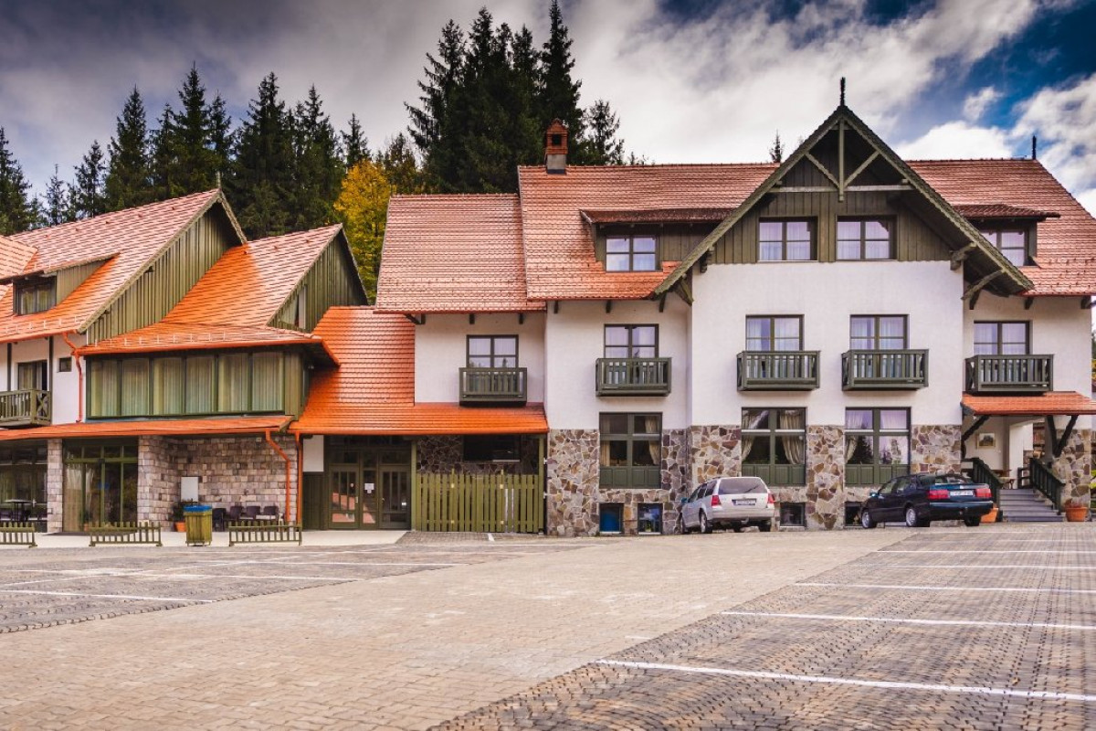 LOBOGO RESORT.
