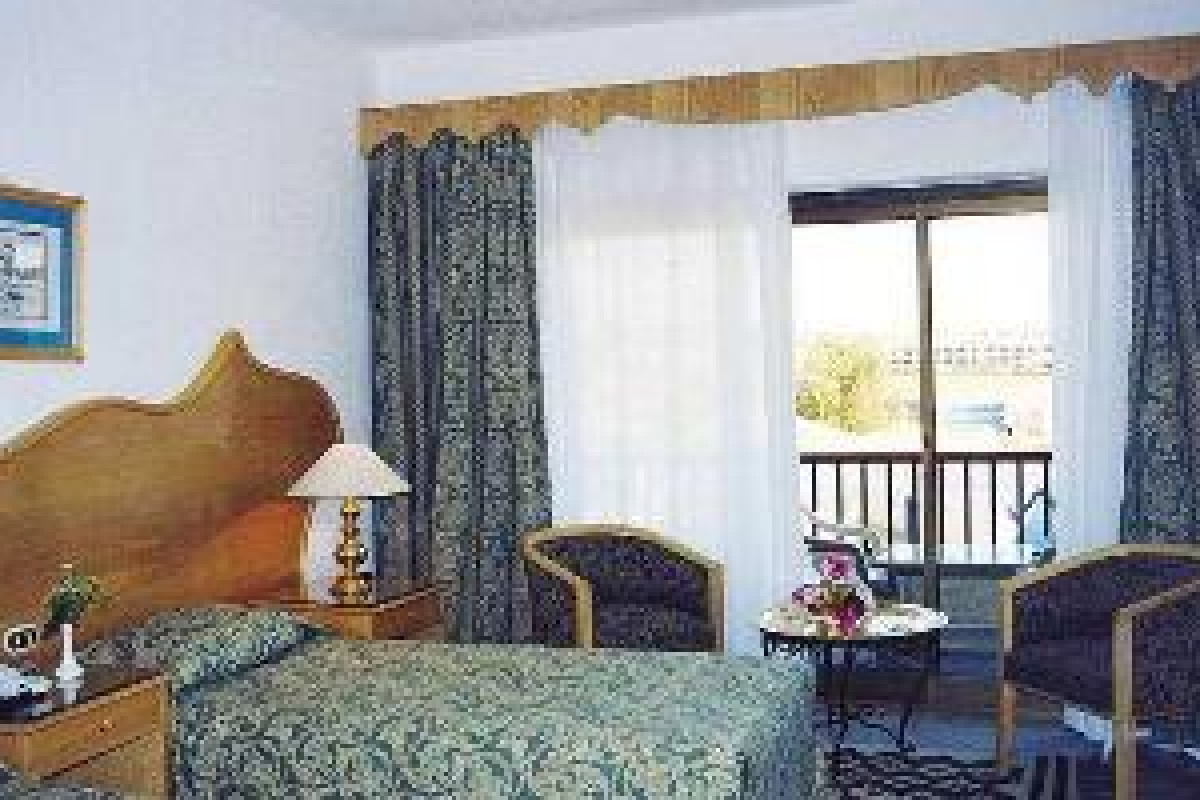 TURQUOISE BEACH HOTEL