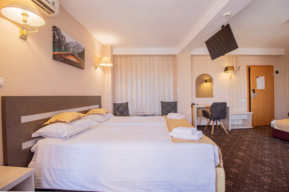 HOTEL CASA MURESAN.