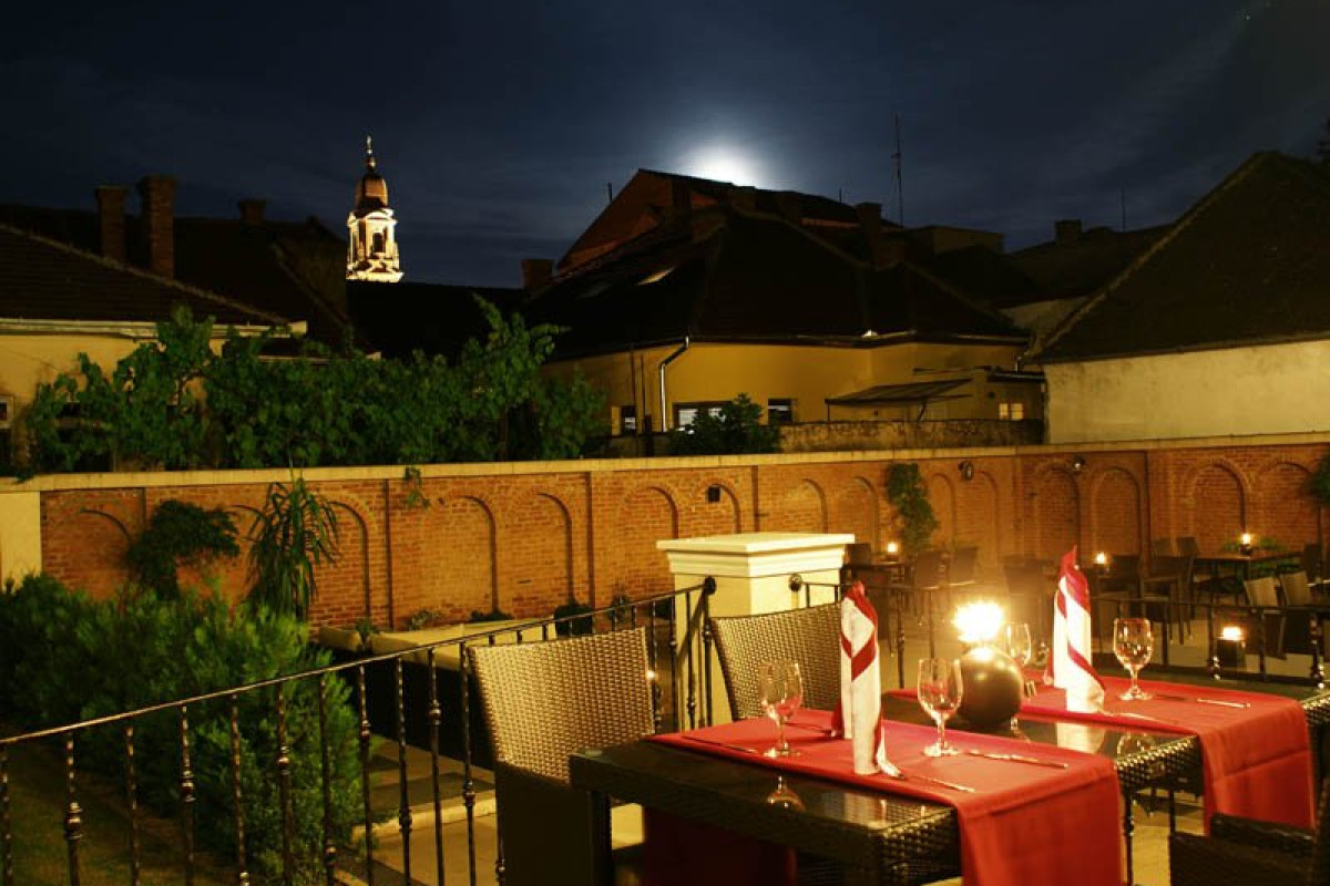 HOTEL MAXIM