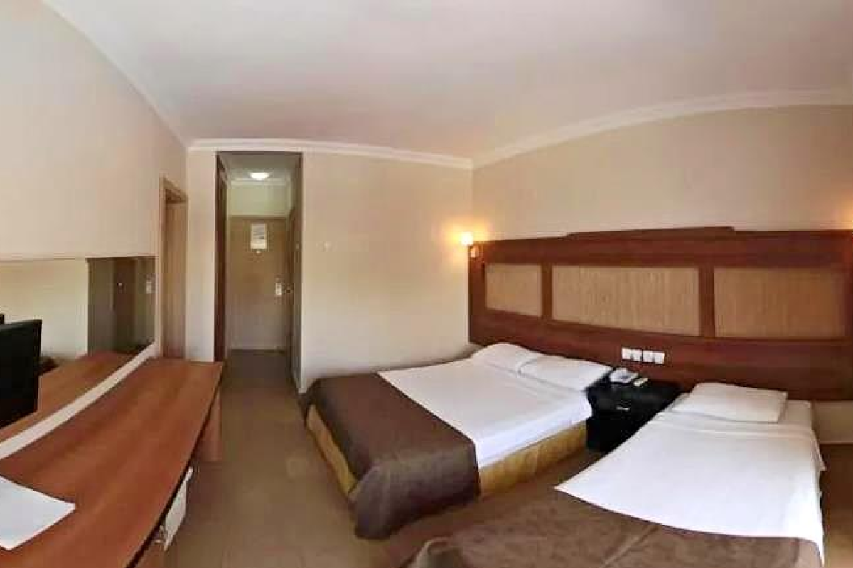 CLUB MUNAMAR BEACH RESORT
