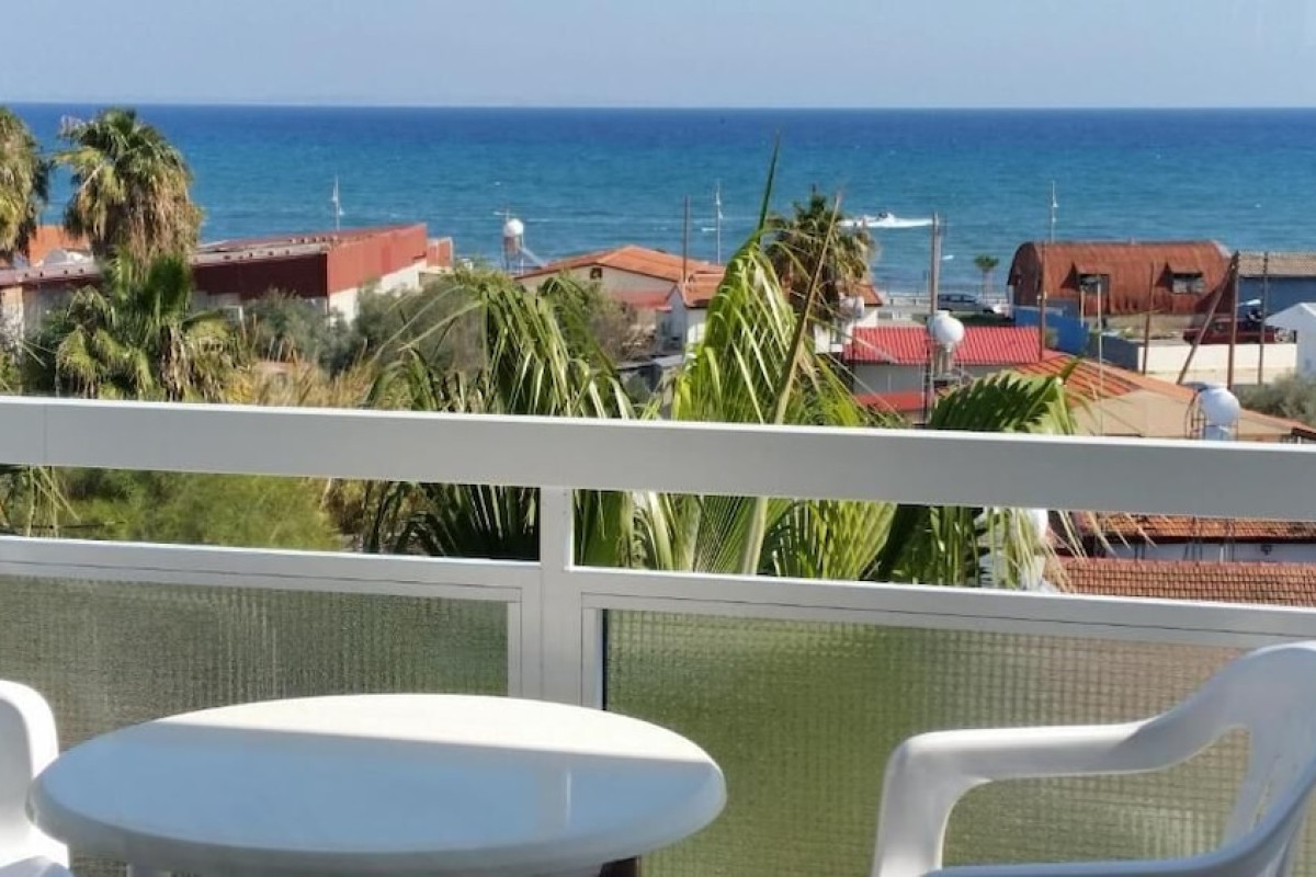 PELIDES APARTMENTS