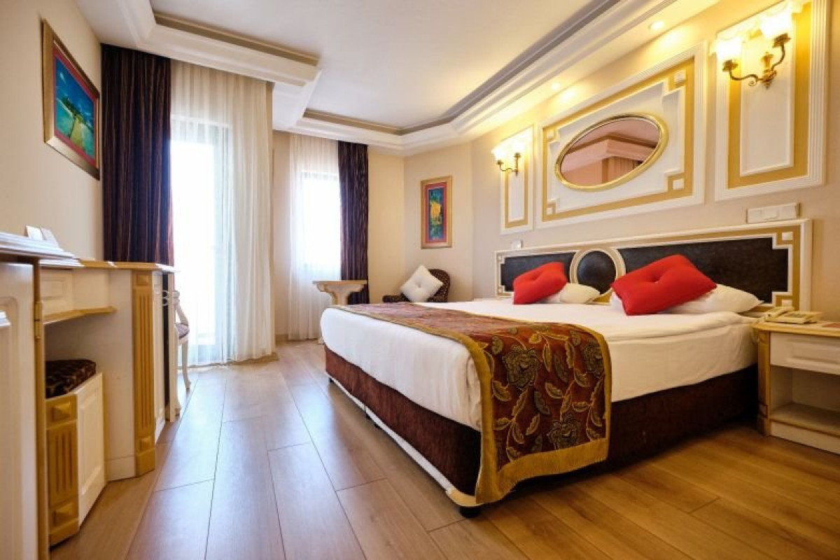 CLUB HOTEL SERA