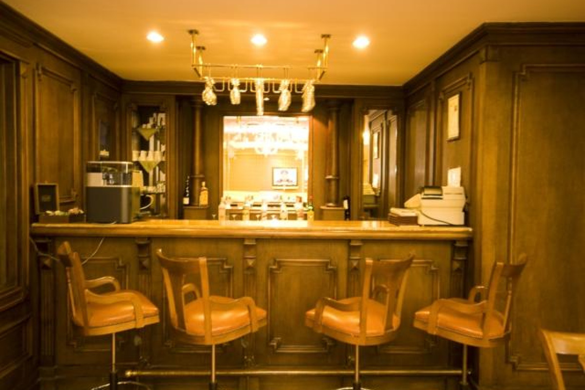 HOTEL GOLDEN CROWN