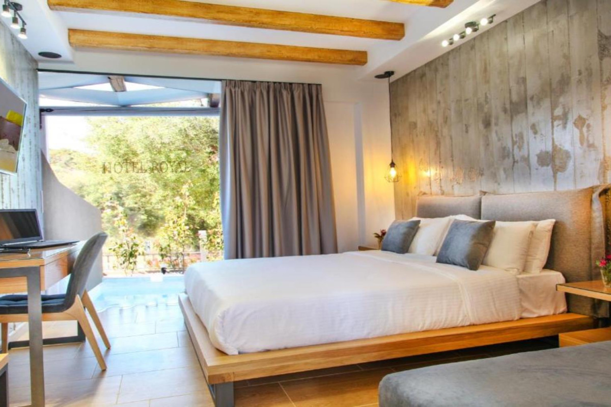 Royal Hotel Polichrono