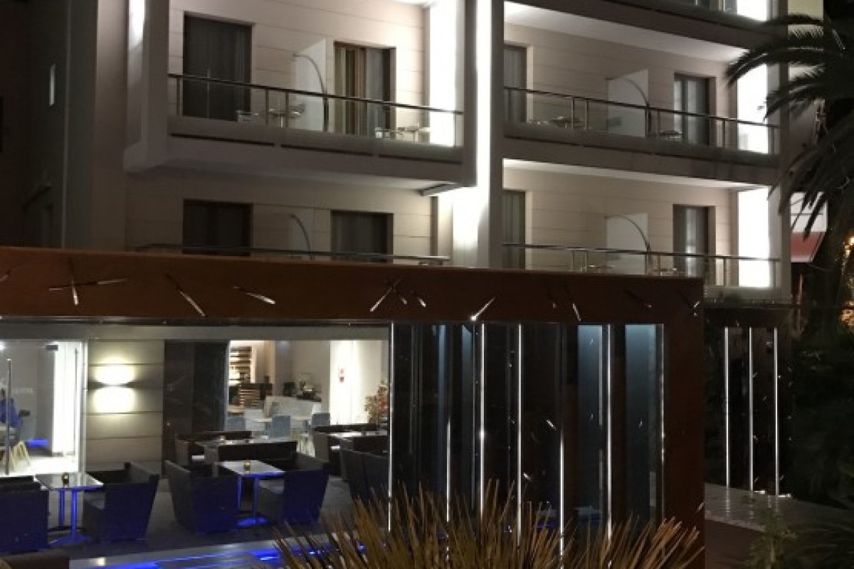 DEVES HOTEL