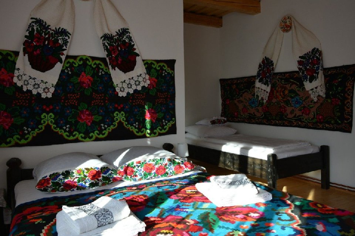 CASA MARAMURESEANA LARISA