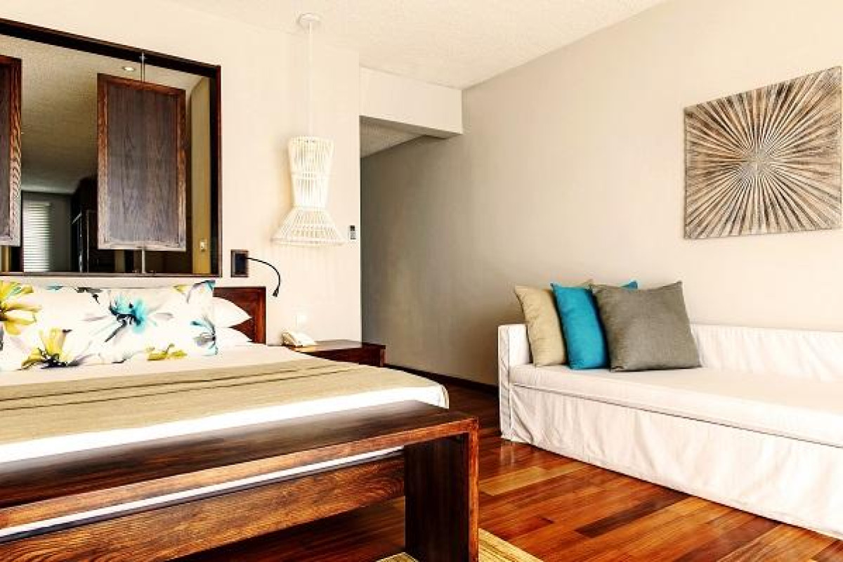 SOLANA BEACH - ADULTS ONLY