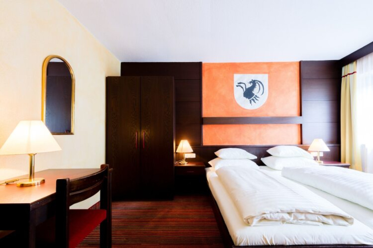 HOTEL SCHROFENSTEIN