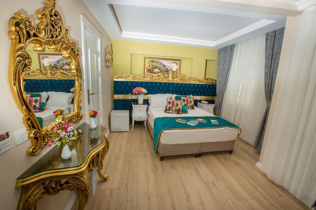 ATLANTIS ROYAL HOTEL