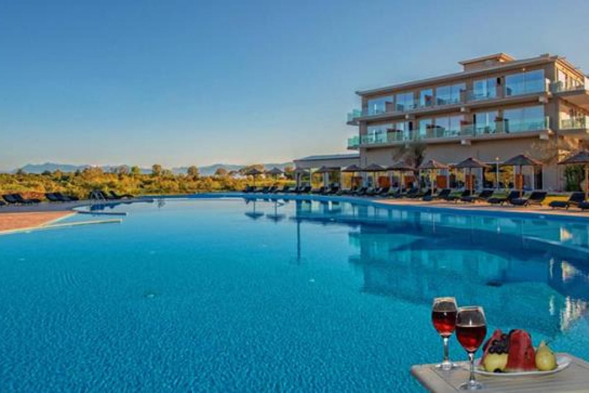 Ninos Laguna Holiday Resort