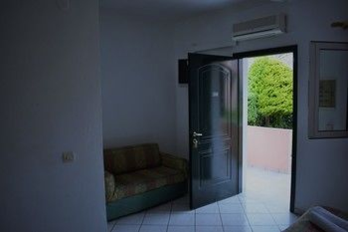 Oula Maisonettes