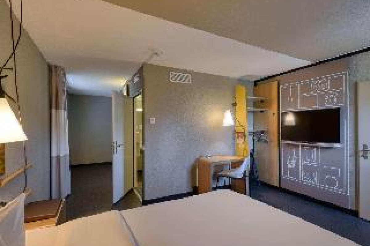 ibis Zurich City West Hotel