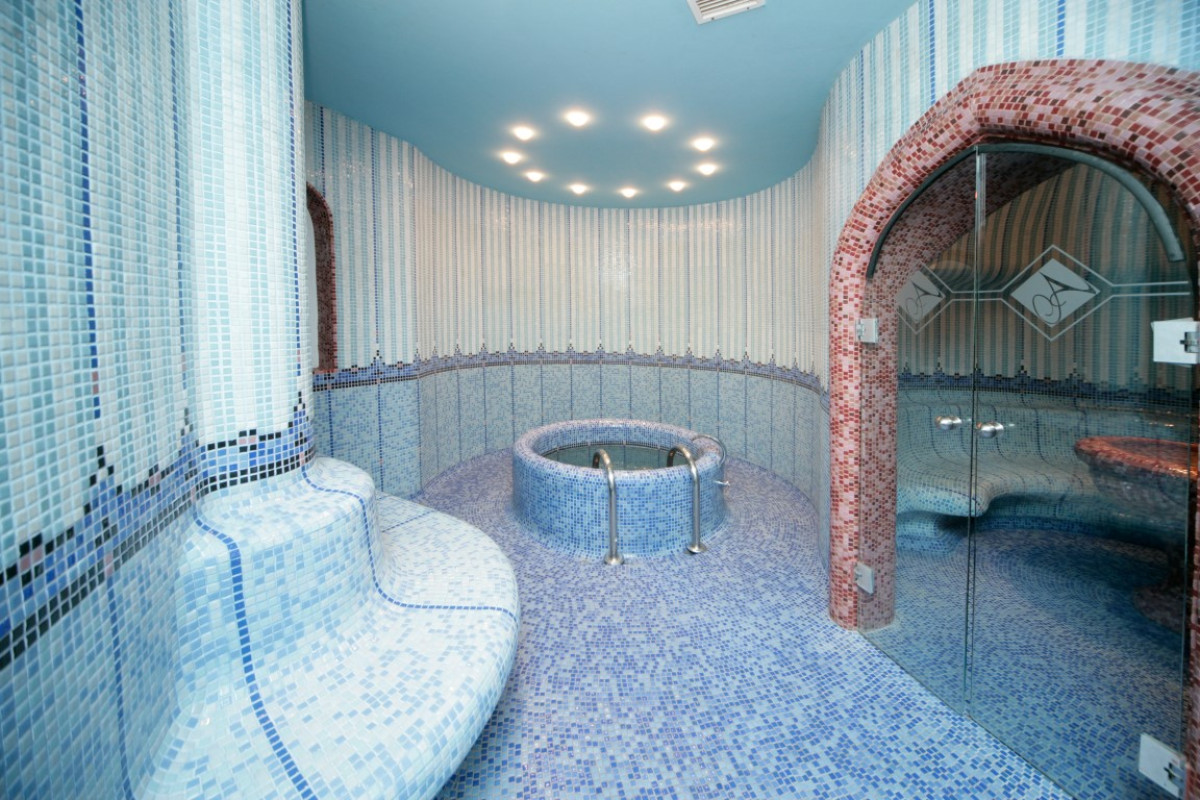 Azalia (St.Constantin:E) 4*