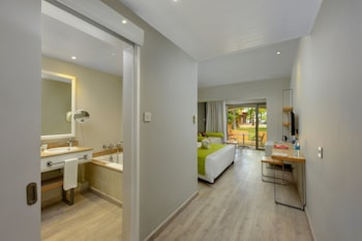 MAURICIA BEACHCOMBER
