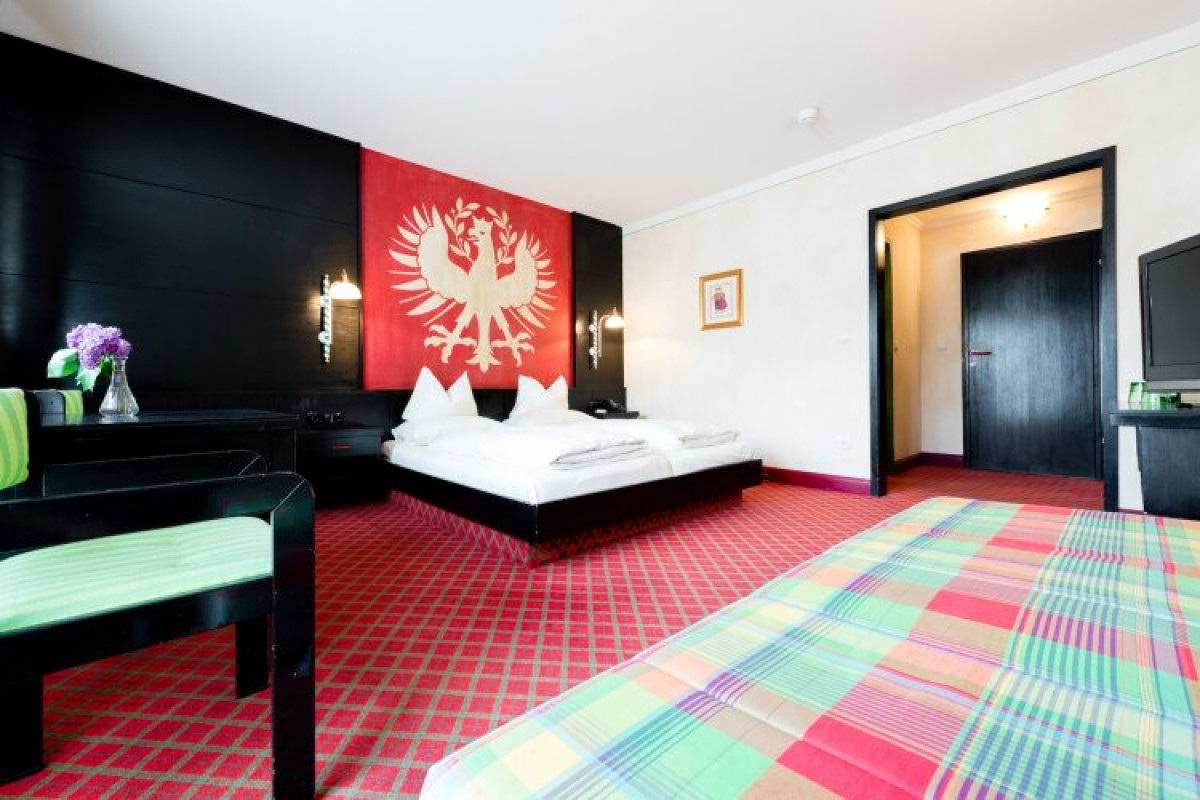 HOTEL SCHROFENSTEIN