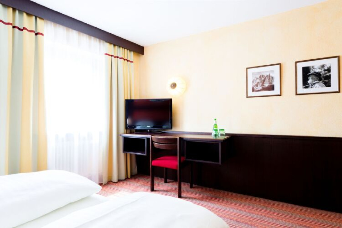HOTEL SCHROFENSTEIN