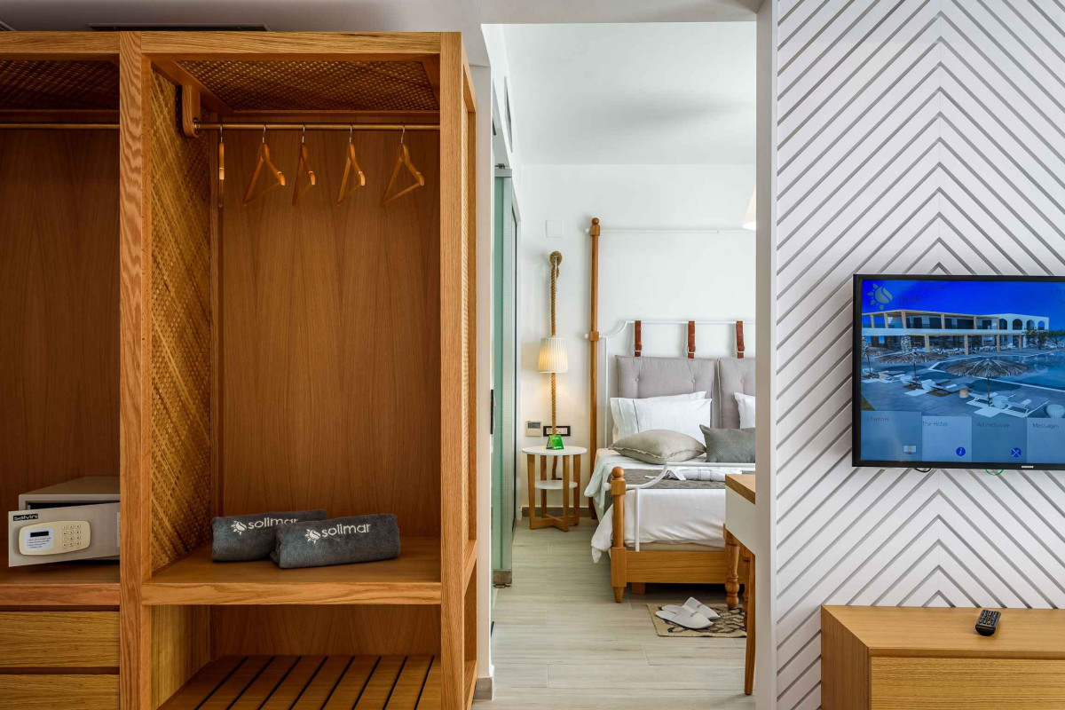 Solimar White Pearl