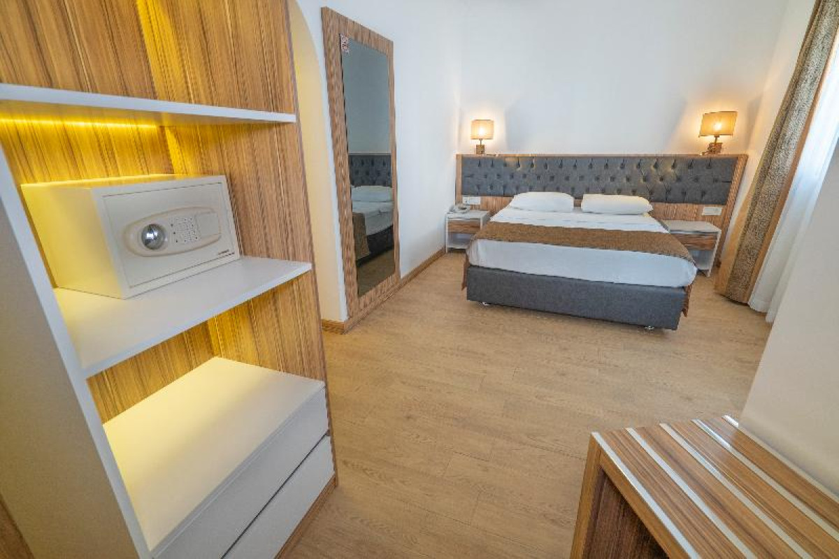 Kleopatra Celine Hotel