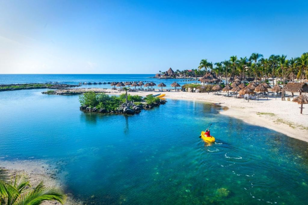 Catalonia Yucatán Beach