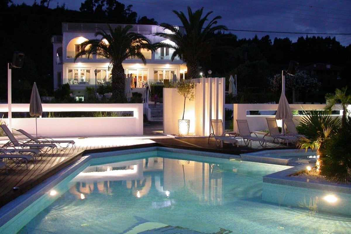 Iraklis Apartments  Keys