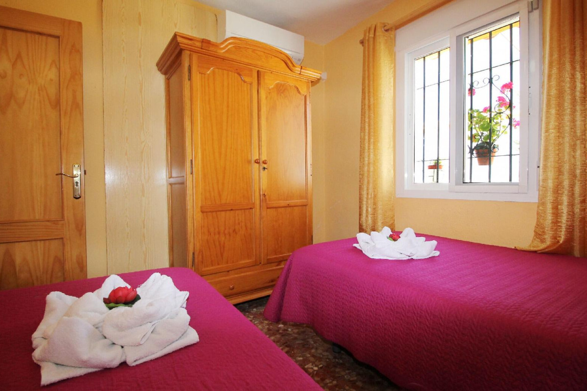 1090 Villa Las Flores