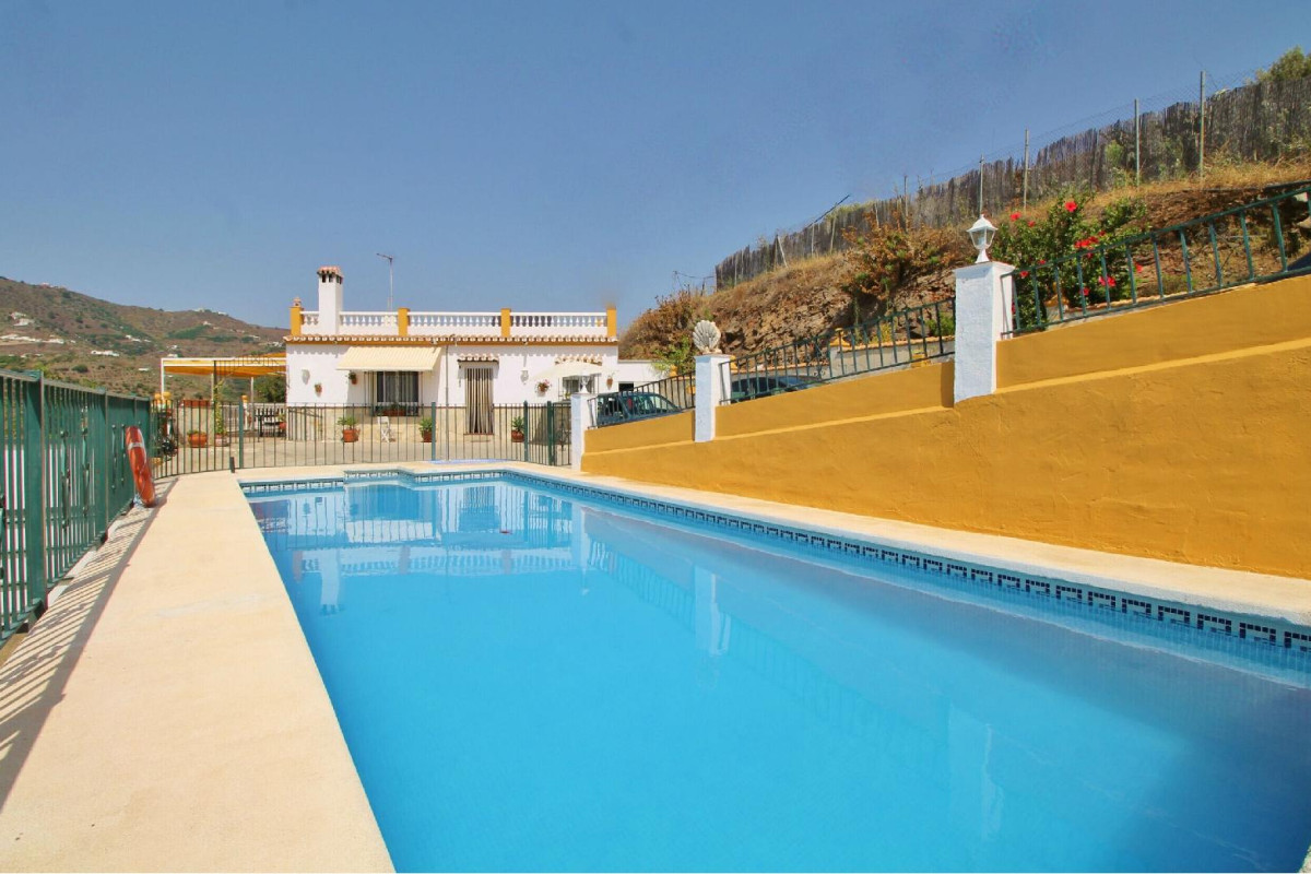 1090 Villa Las Flores