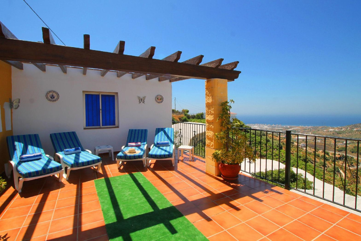 1090 Villa Las Flores
