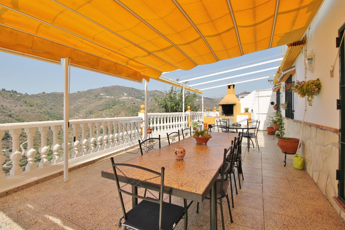 1090 Villa Las Flores