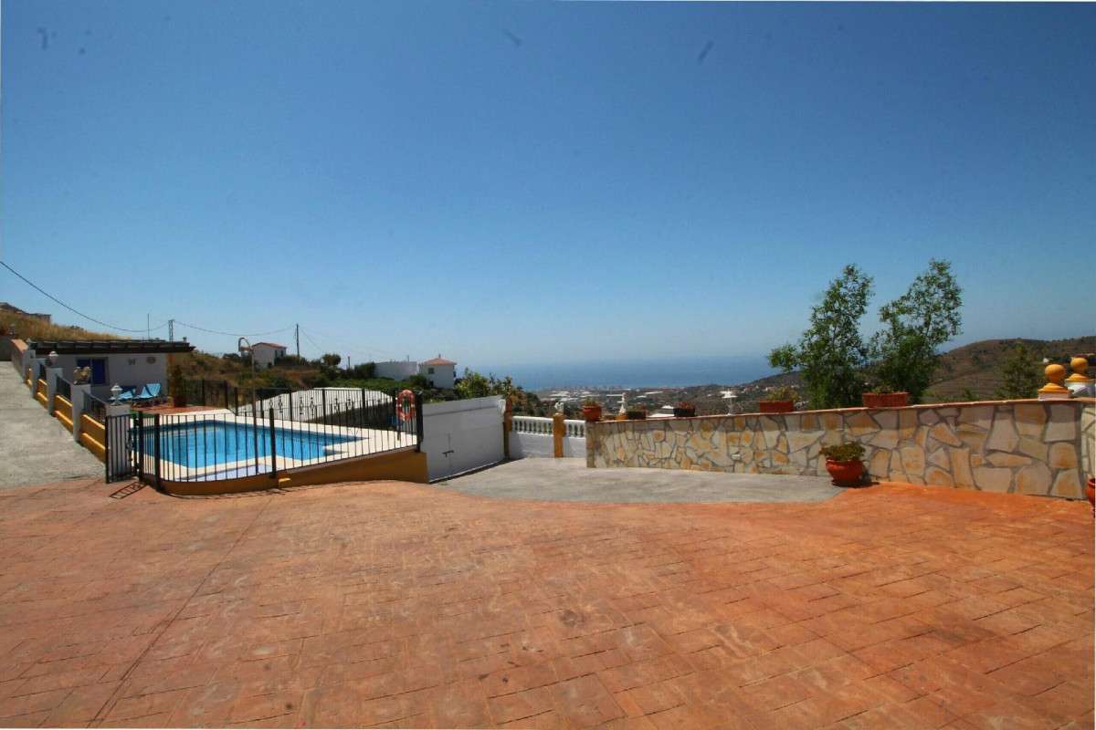 1090 Villa Las Flores