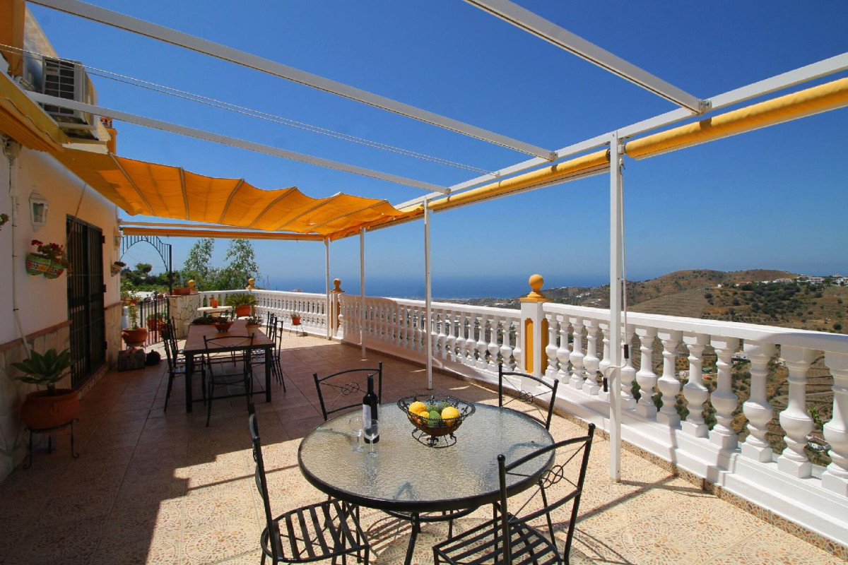 1090 Villa Las Flores