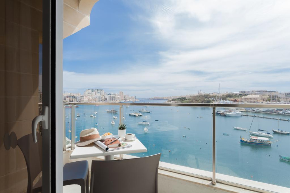 115 THE STRAND HOTEL AND SUITES
