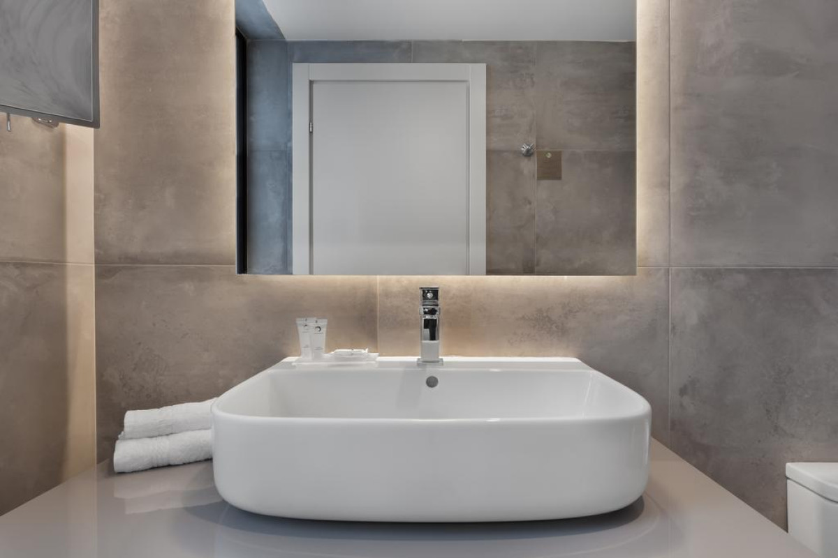115 THE STRAND HOTEL AND SUITES