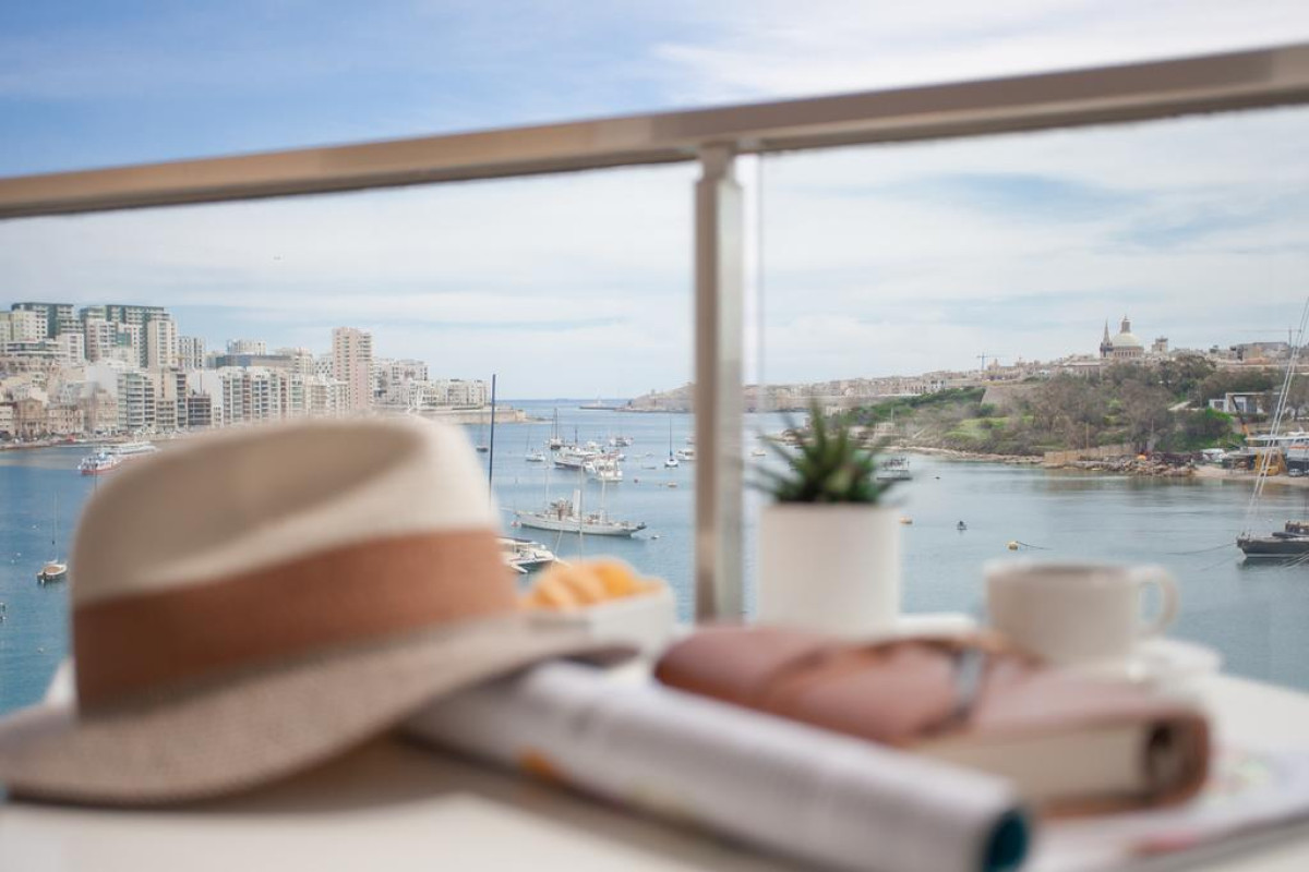 115 THE STRAND HOTEL AND SUITES