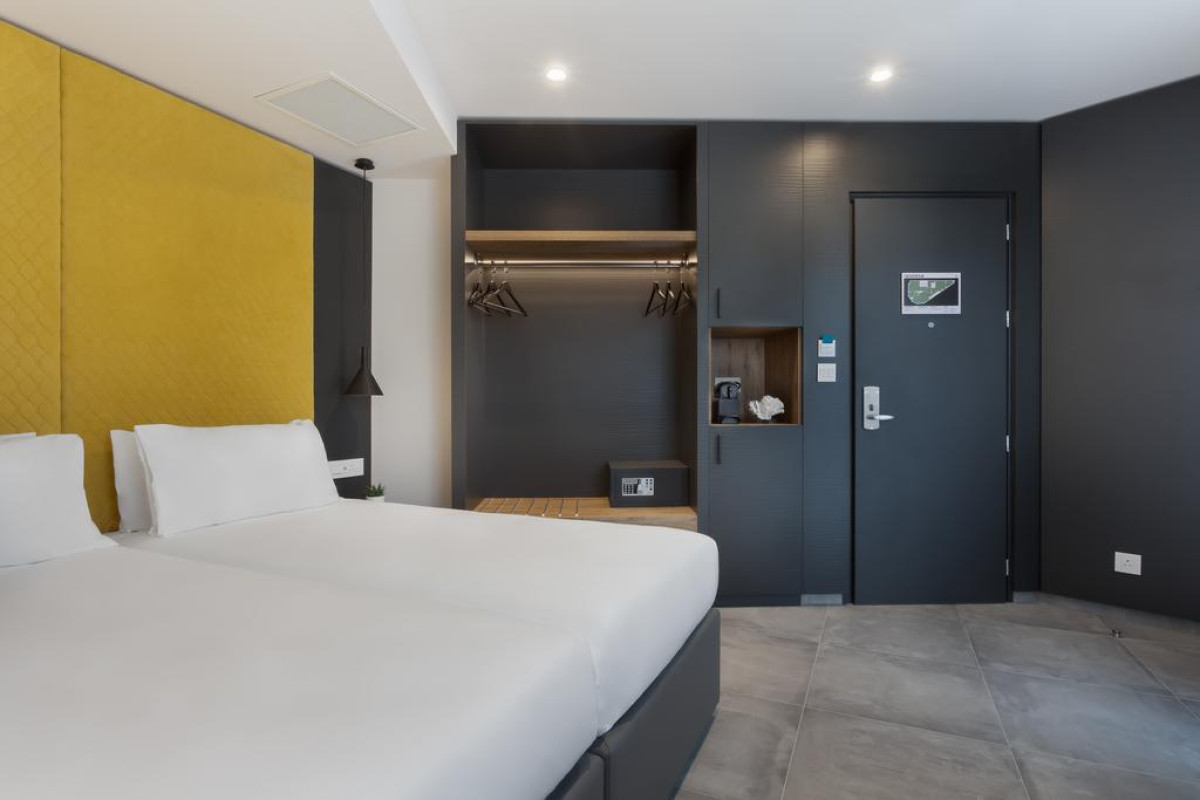 115 THE STRAND HOTEL AND SUITES