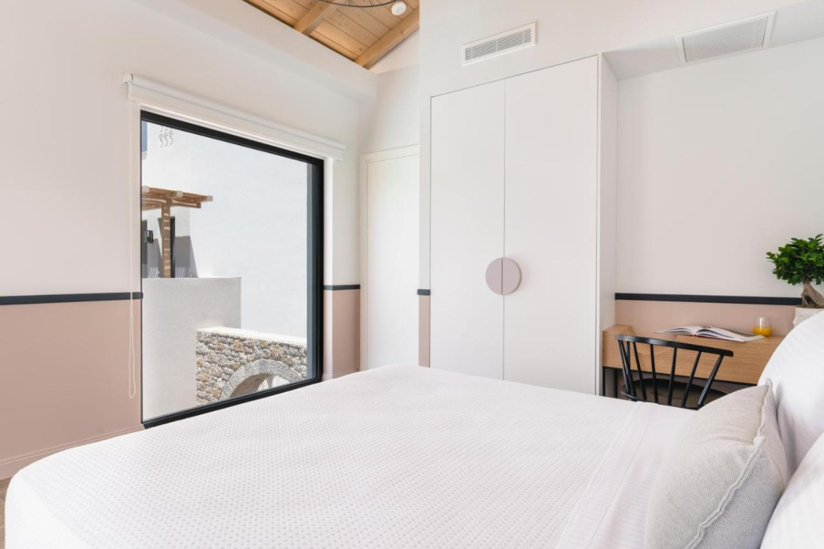 13 Keys Suites