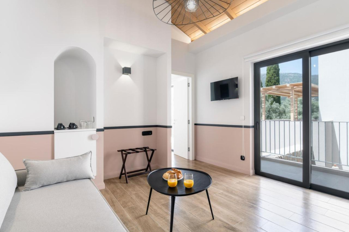 13 Keys Suites