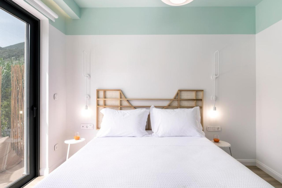 13 Keys Suites