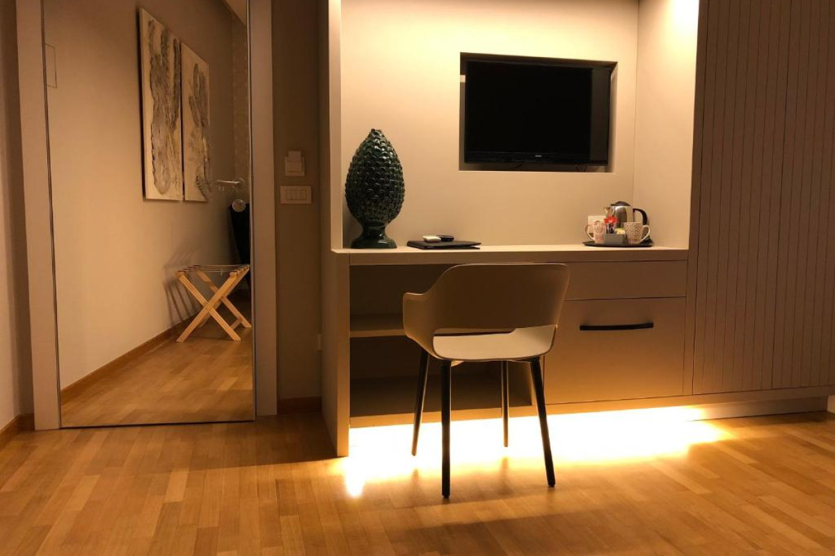 200 Rooms & Terrace