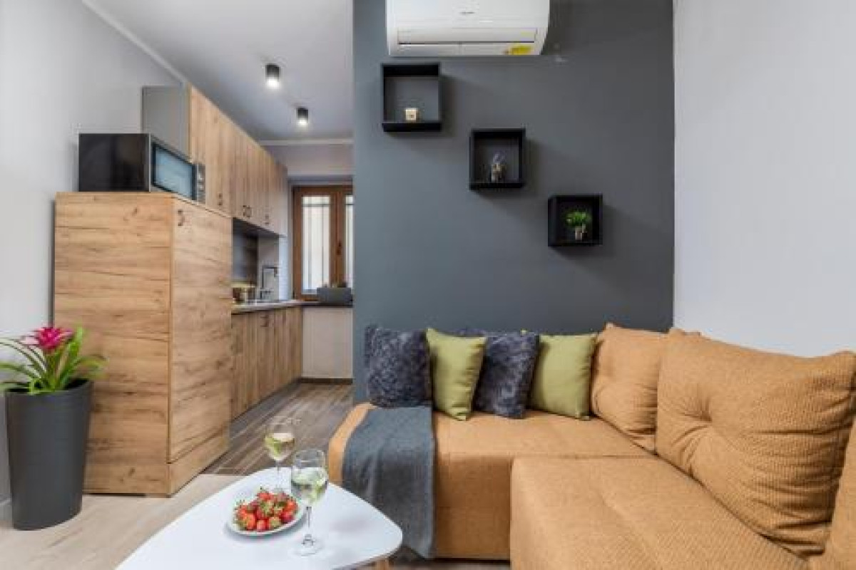 4 SEASON APARTMENTS