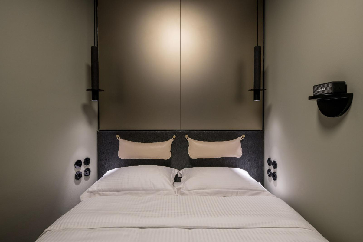 72 AD Suites